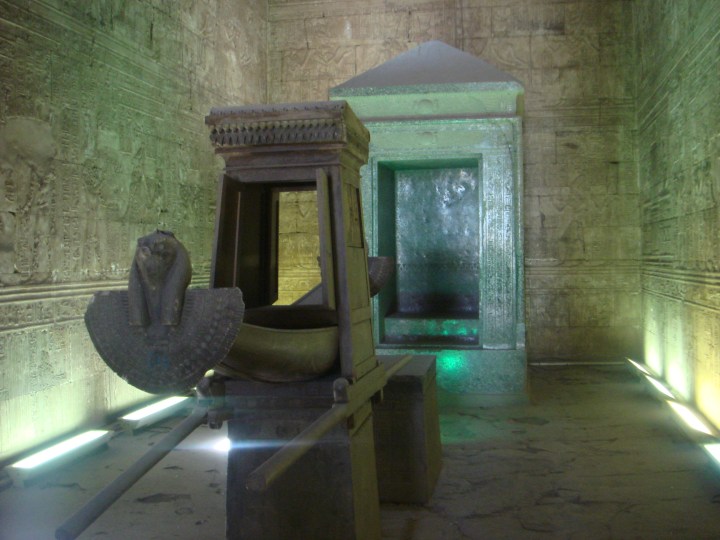 Temple_of_Edfu_sanctuary.jpg
