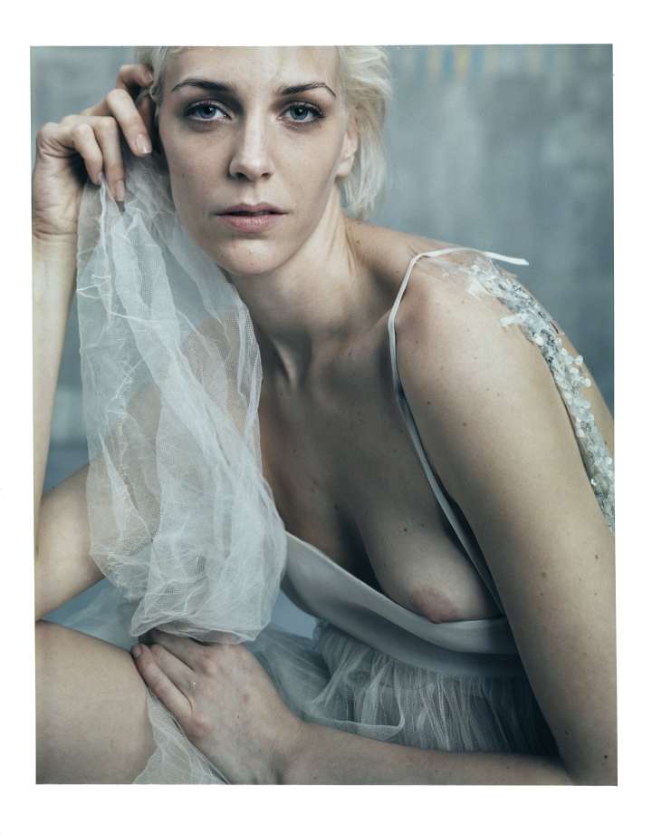 bettina_rheims_1720_hannelore_knuts_polaroi_d_no_1_mars_2005_paris